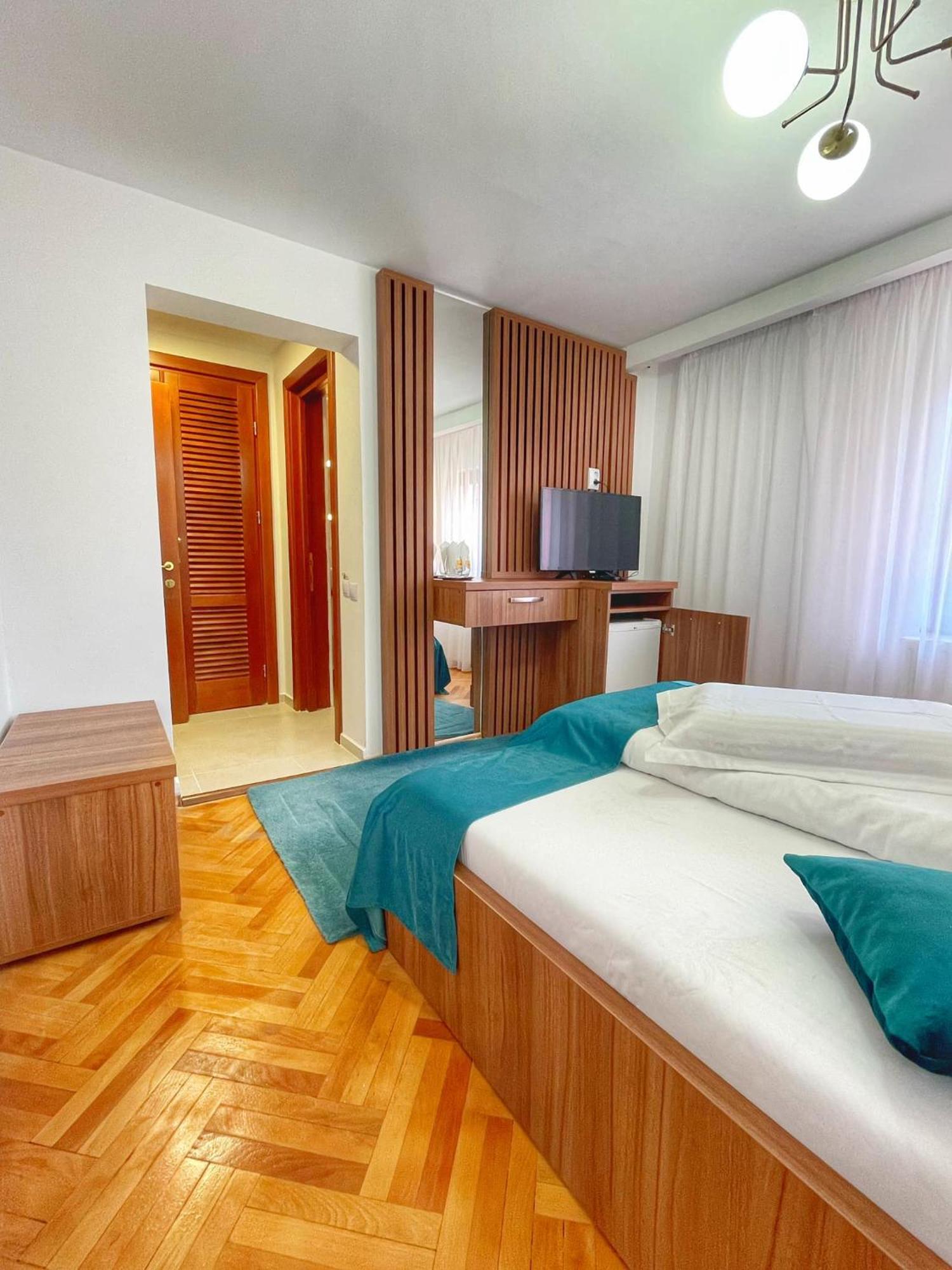 Hotel Galma Moroeni Bagian luar foto