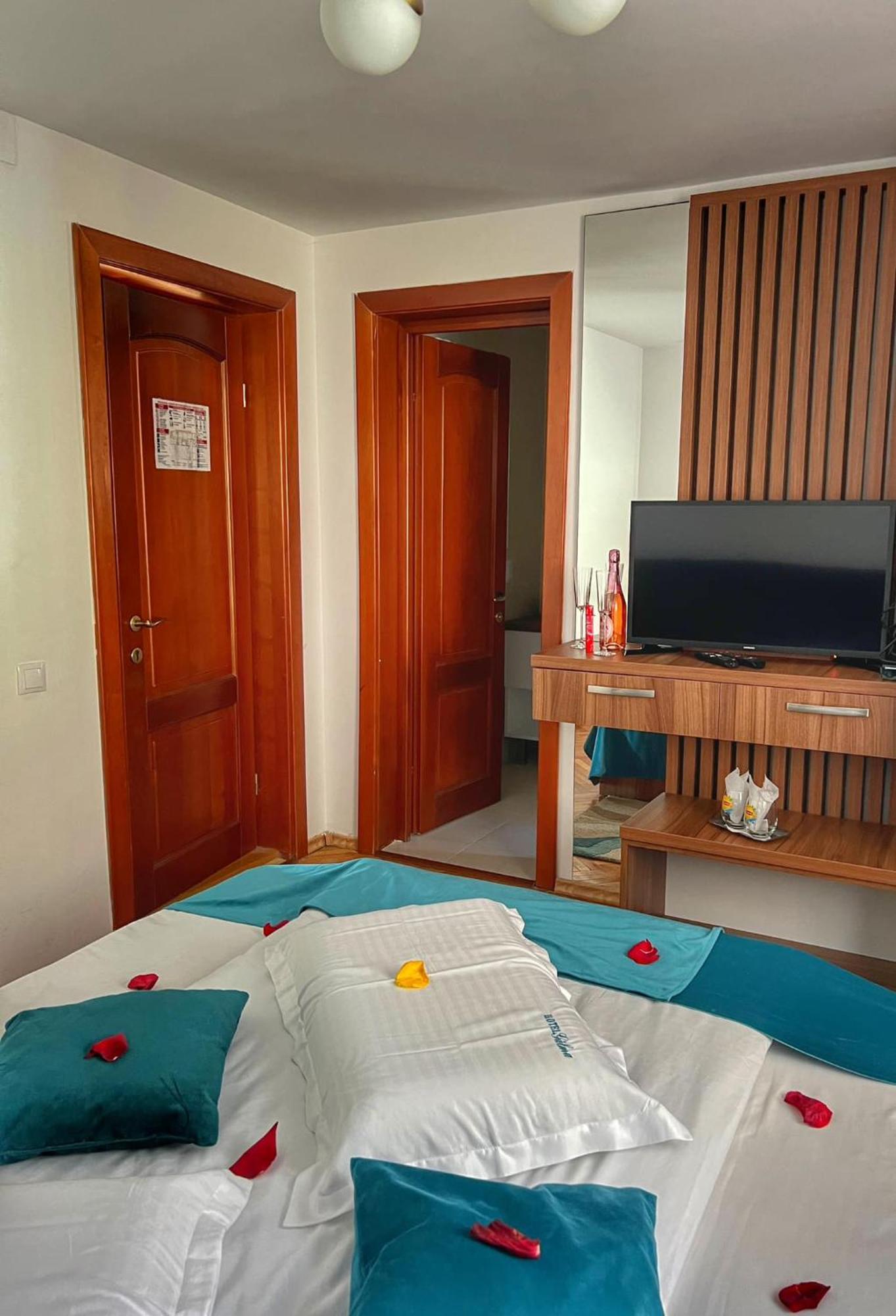 Hotel Galma Moroeni Bagian luar foto