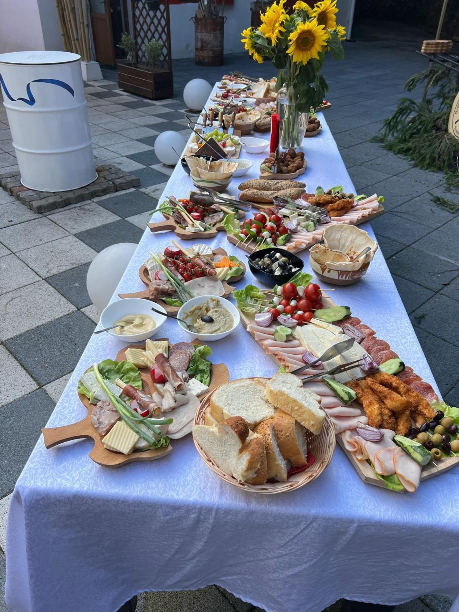 Hotel Galma Moroeni Bagian luar foto