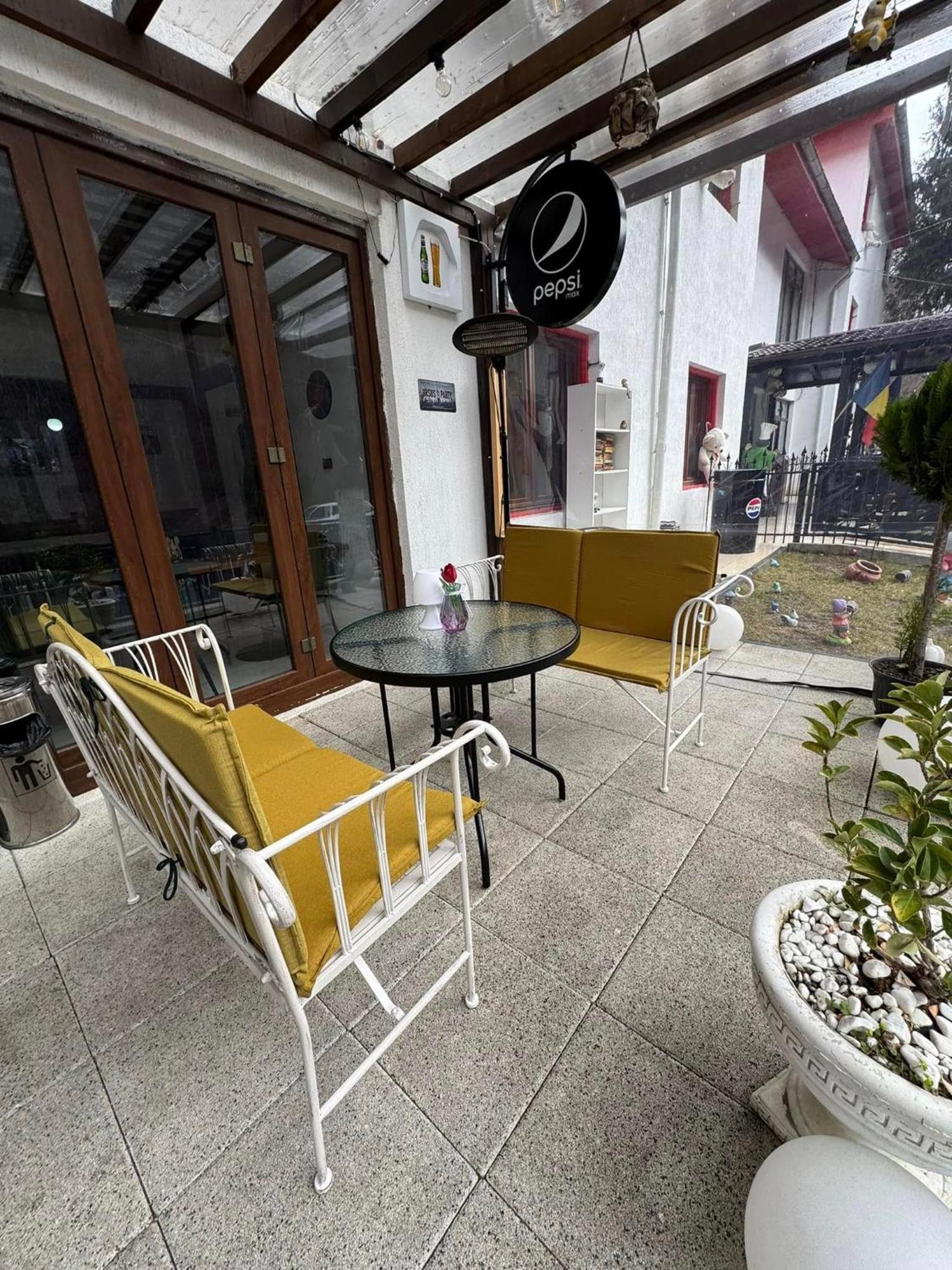 Hotel Galma Moroeni Bagian luar foto